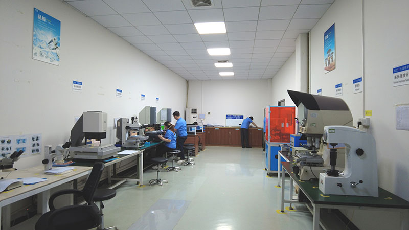 精密沖壓設備檢測區